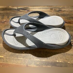 Women’s Croc Flup flops- great condition. See pics